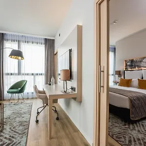 4* Szálloda Leonardo Royal Fira